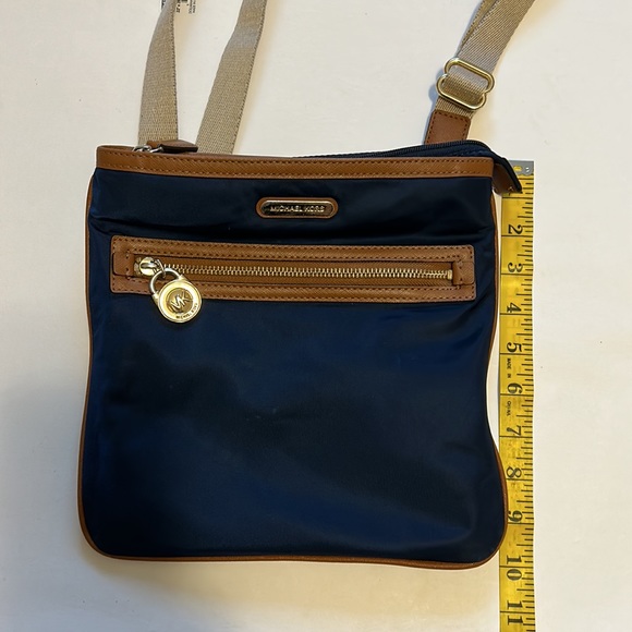 Michael Kors crossbody - Picture 10 of 13